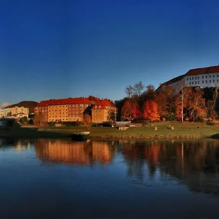 Krasny Byt V Centru Decina Exterior photo